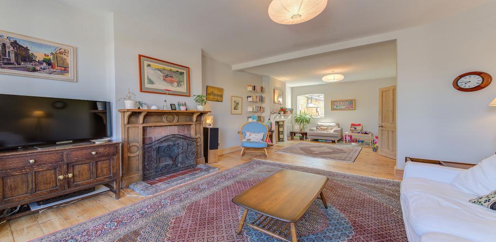 			4 Bedroom, 1 bath, 1 reception Terraced House			 Totteridge Lane, TOTTERIDGE & WHETSTONE